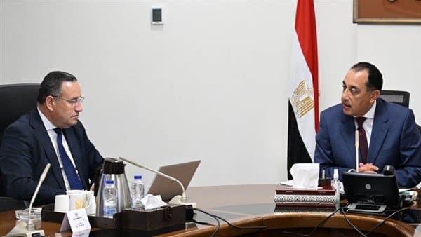 Higher Education Minister reviews program restructuring plan