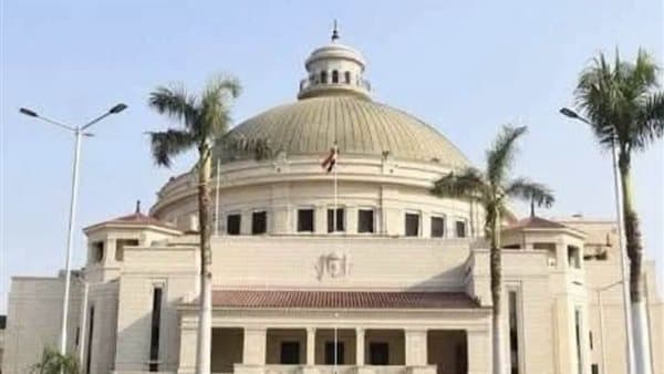 Cairo Uni offers scholarships to top students