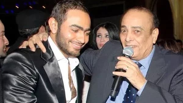 وفاة والد تامر حسني في منزله