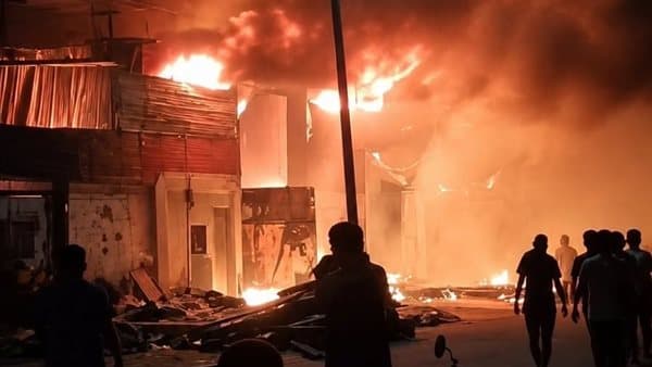 تفاصيل حريق مصنع أثاث في دمياط الجديدة