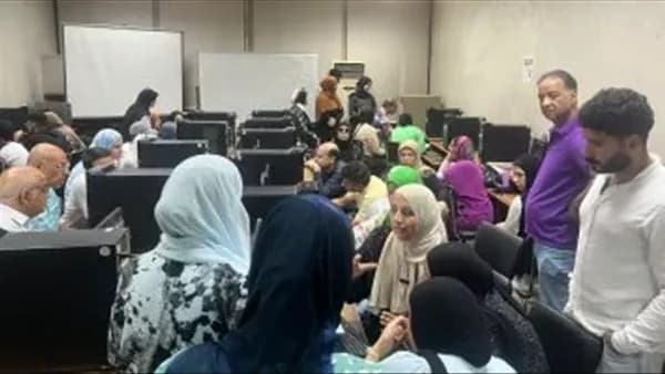 University centers start first-stage registration