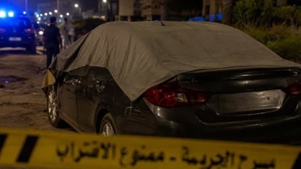 اكتشاف جثث سيدة وابنتيها داخل سيارة في التجمع