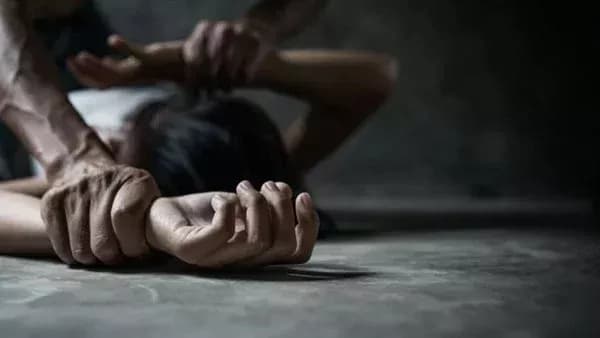 فتاة تتهم والدها بالاعتداء عليها في الفيوم