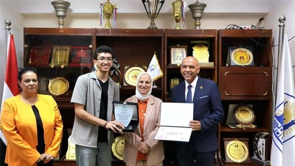 إياد عمرو سيد يتوج بتميز في الثانوية