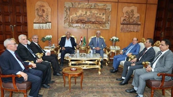 رئيس جامعة المنوفية يستقبل لجنة تفقد الجامعة التكنولوجية