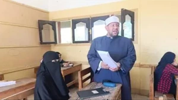 Al-Azhar Second-Year Students Take Chemistry and Stats Exams