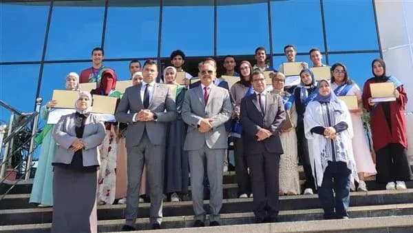 Suez Governor awards top students