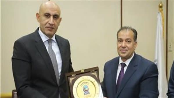 رئيس جامعة قنا يستقبل الوزير ويوجه رسالة