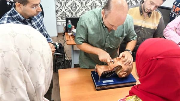 الصحة تدرب أطباء طب الأسنان على إدارة الطوارئ