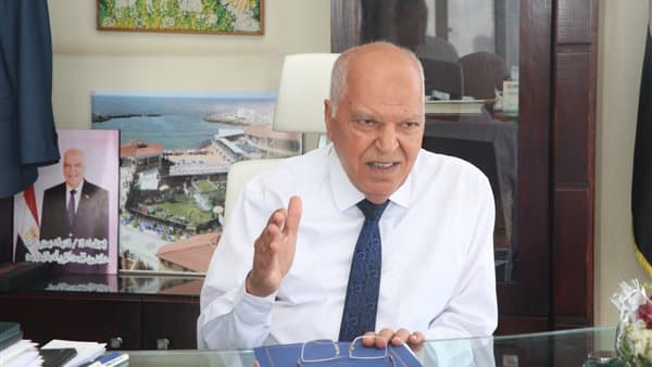 المعلمون يدعمون مديرة مدرسة مصر الذكية
