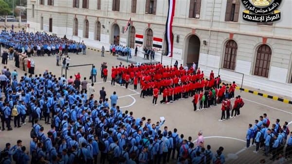 رئيس الوزراء يعلن تعيين 43 ألف معلم
