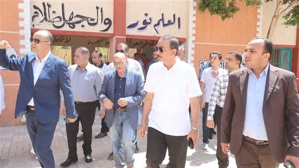 محافظ سوهاج يتفقد مدرستي الثانوية الإعدادية للبنات
