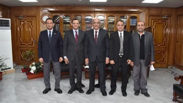 نقيب الصحفيين يلتقي رئيس الأزهر للتعاون
