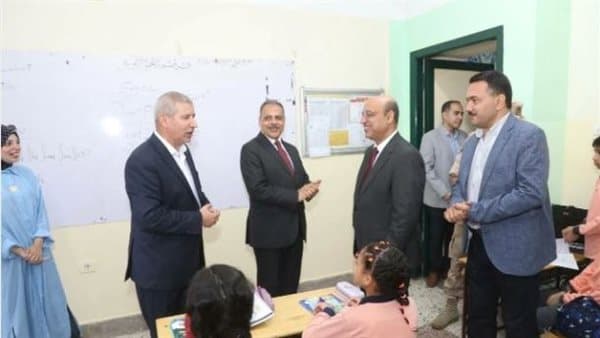 نائب وزير التعليم يتفقد مدارس الشرقية ويتوقع مستقبل الوزراء