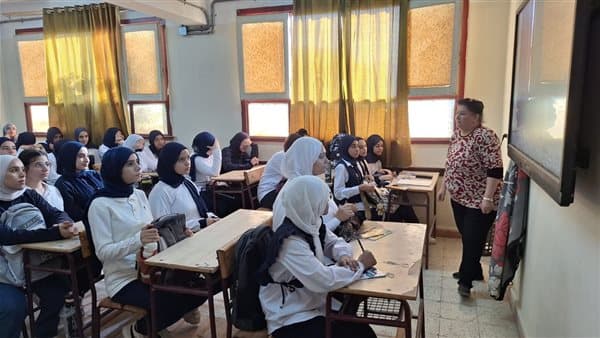 نقيب المعلمين يعلق على ظروف العمل بالمدارس