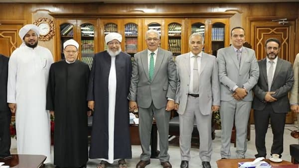 Al-Azhar President Meets Siraj Al-Huda Leader