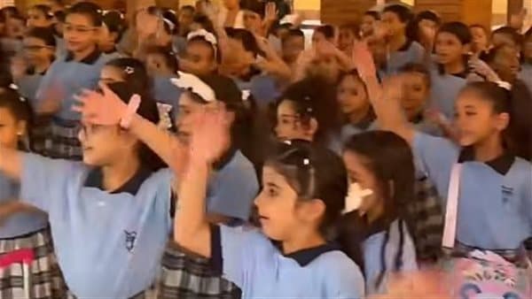 حقيقة استبدال النشيد الوطني في مدرسة بالأقصر