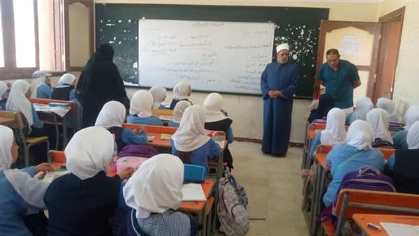 رئيس منطقة مطروح الأزهر يتابع الدراسة في معهد عمر بن عبد العزيز