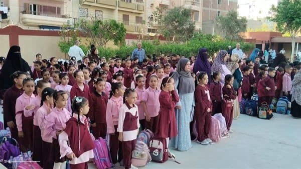 أولياء مصر يحث على الاهتمام بالزي المدرسي