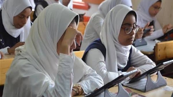 مدارس الثانوية تحذر الطلاب من الغيابات والتأخير
