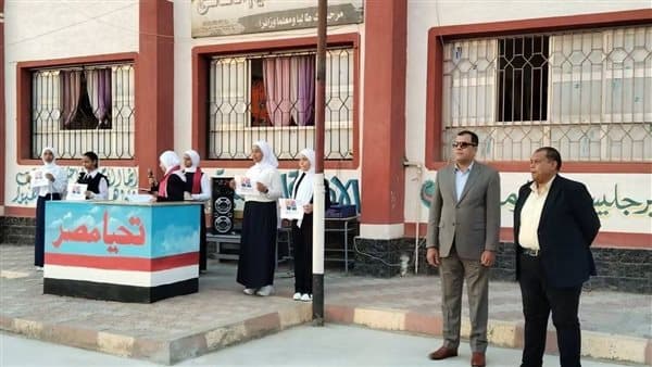 مدير تعليم دمياط يدعم طلاب كفر سعد