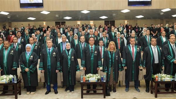 رئيس بنها يكرم الفائزين بيوم التميز العلمي