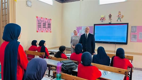 Alexandria Education Agent Explains Baccalaureate to Freshmen