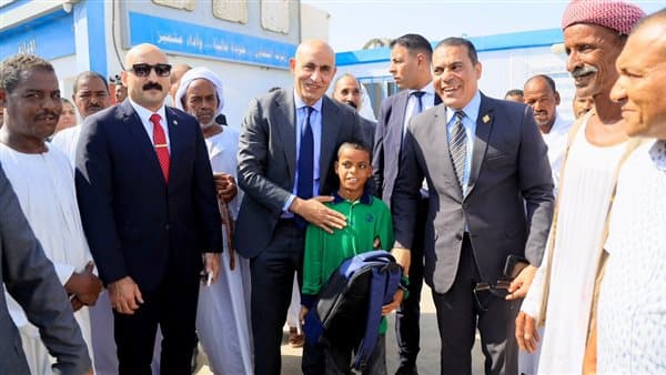 Abdel Latif Meets Naguib Mahfouz and Praises homeland