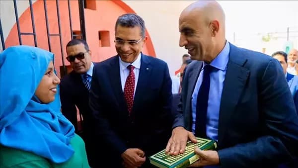 Teacher presents Quran to Education Minister