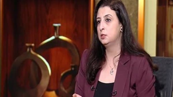 شيماء جلال تدرس تأثير التغيير السياسي على النخبة الوزارية