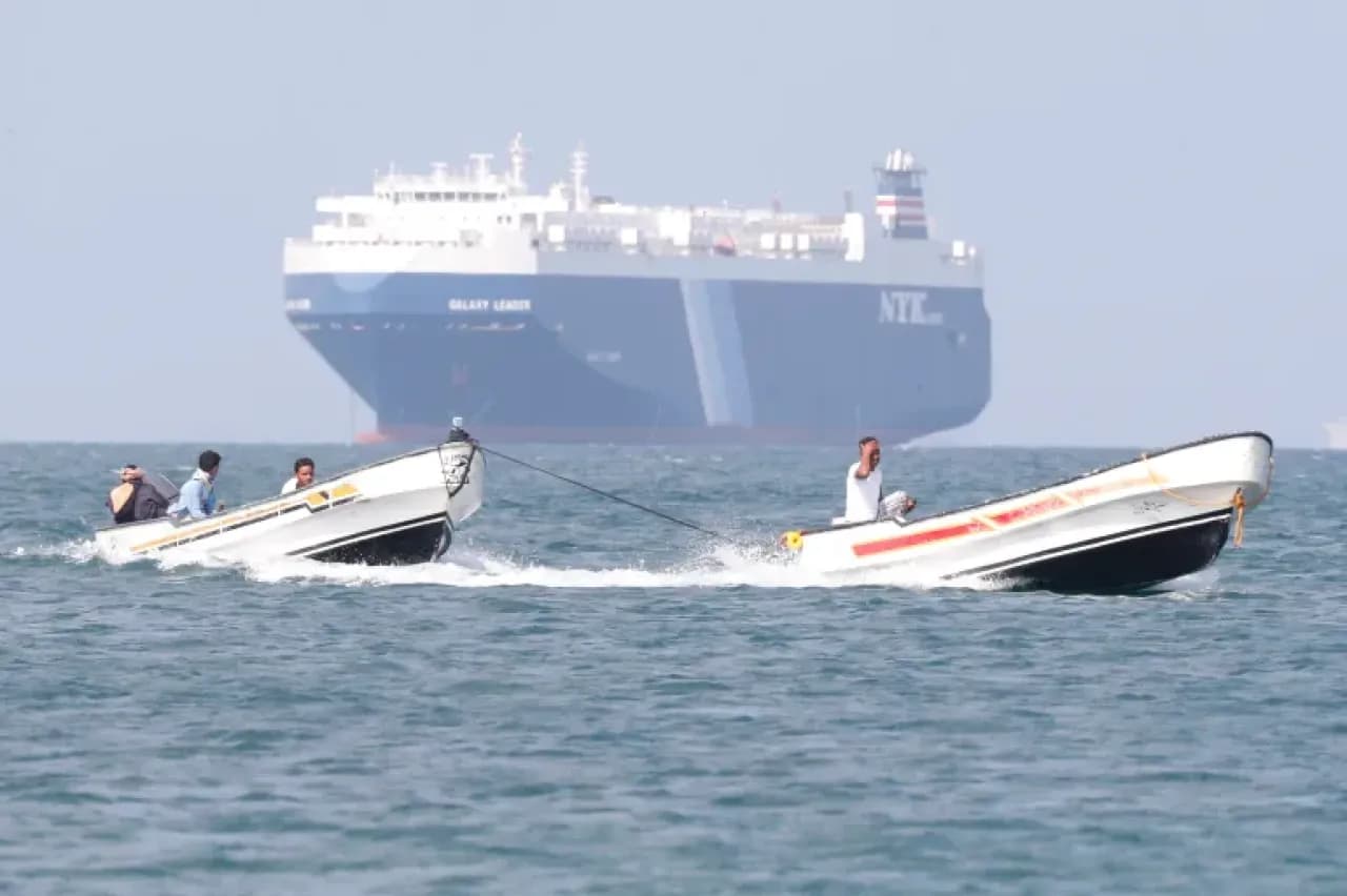 Six ships reverse amid Houthis warning