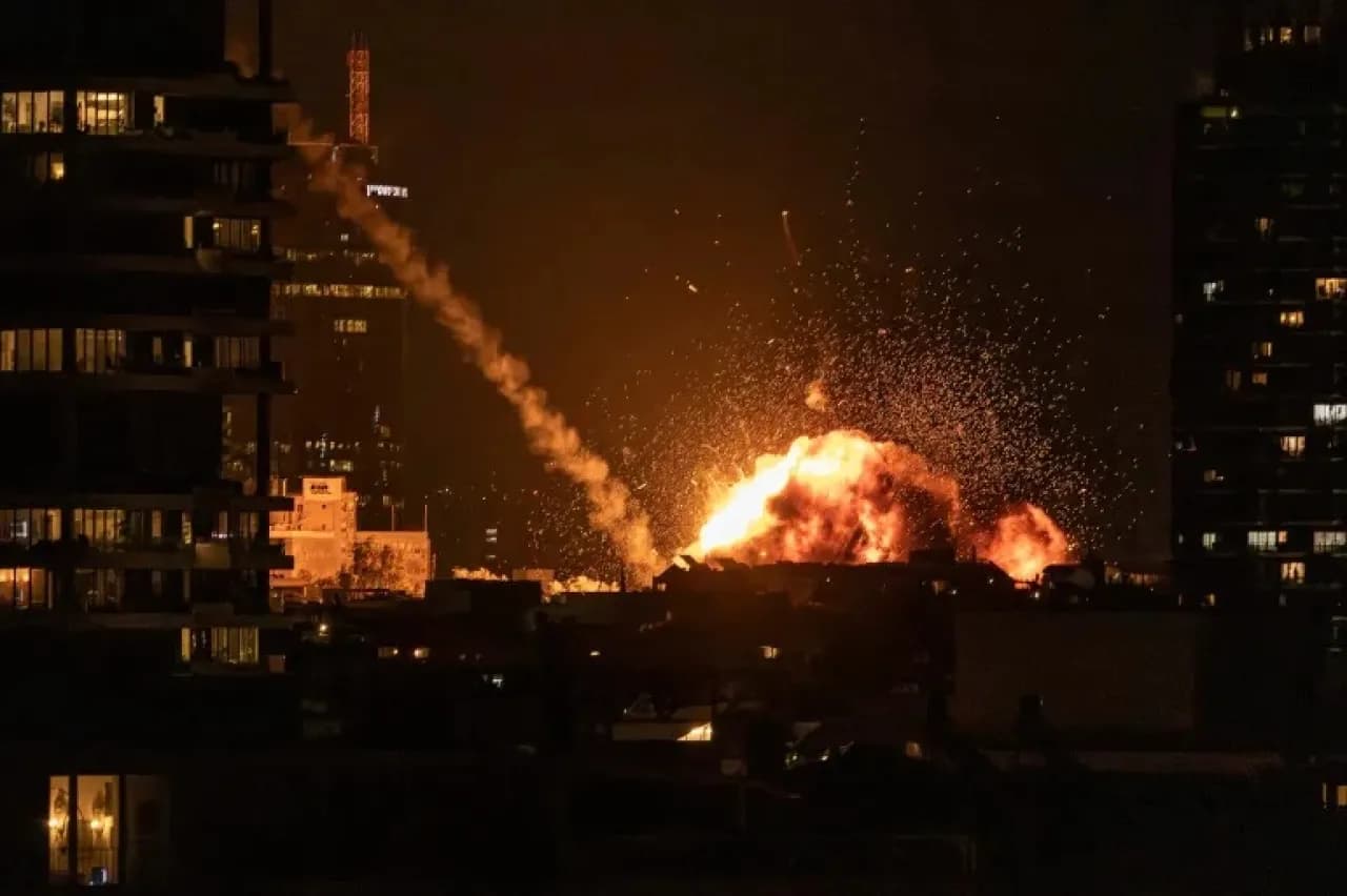 إيران تؤكد ضرب موقع قيادي حساس