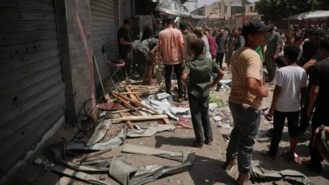 إسرائيل تقتل 3 من قادة حماس في غارات على غزة