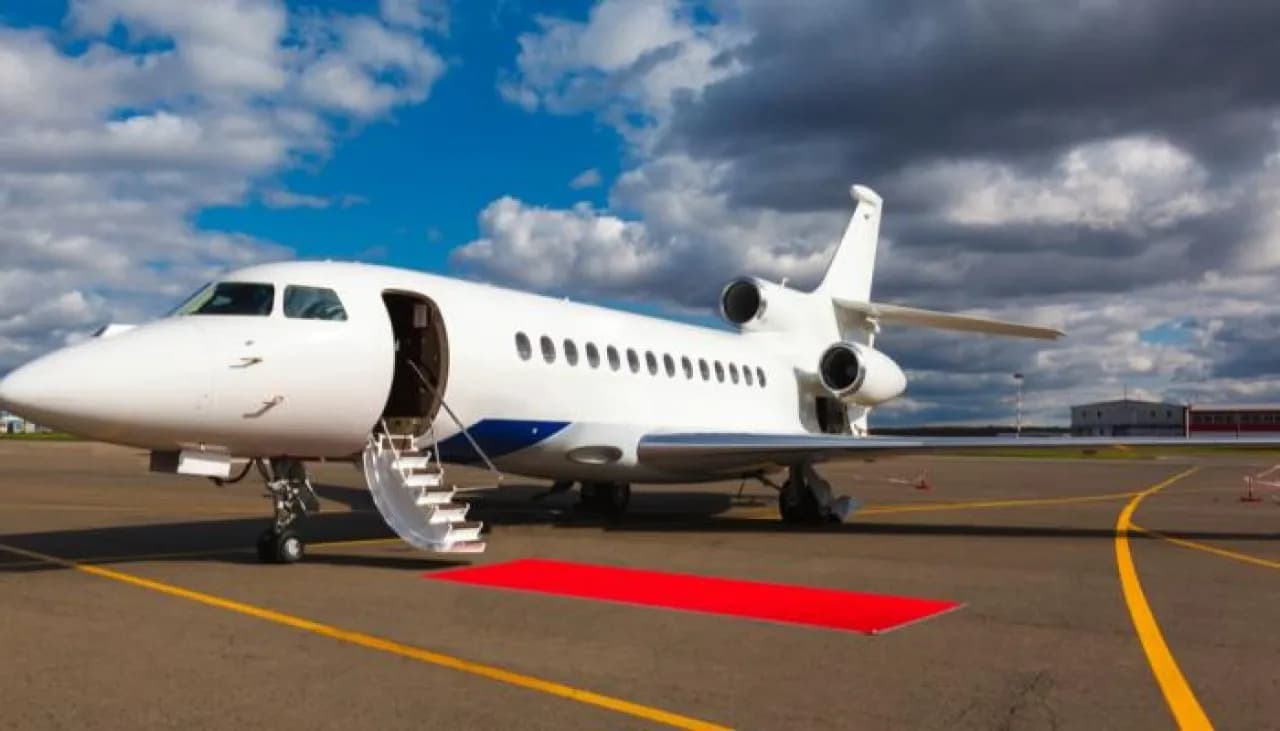 Billionaires' secret: flying office at 40,000 ft