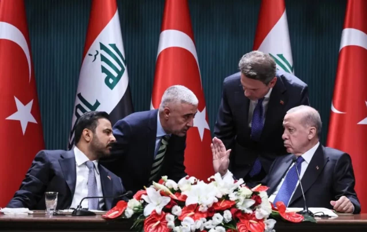 Iraqi Minister Interrupts Signing Ceremony