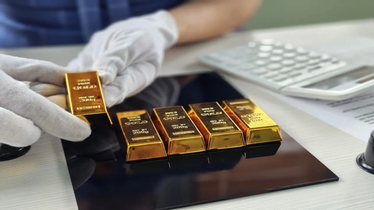Gold gains over 1% after Fed decision