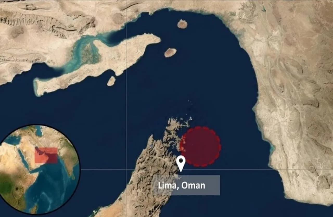 ناقلة تتعرض لقذيفة قرب هرمز