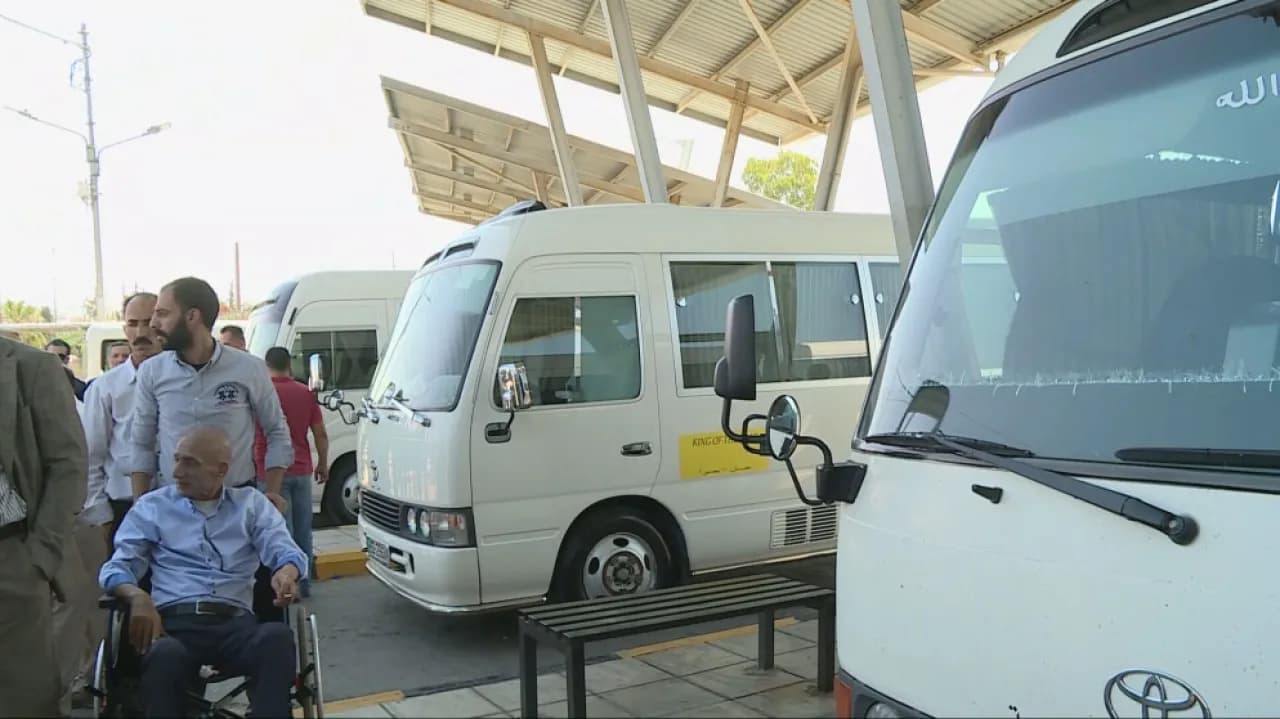 الخرابشة يعلن استكمال مشروع النقل نهاية آب