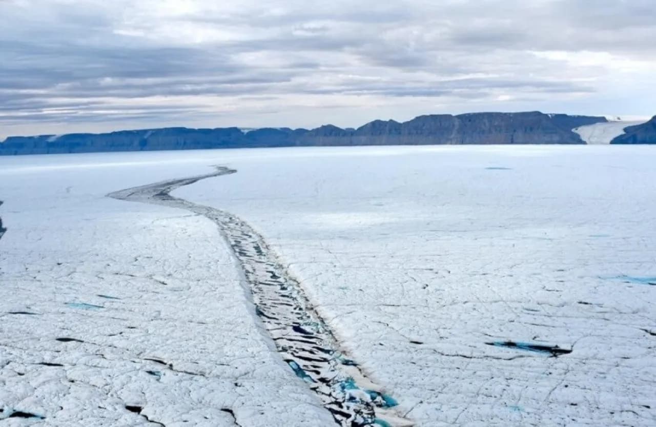 Greenland glacier island splits
