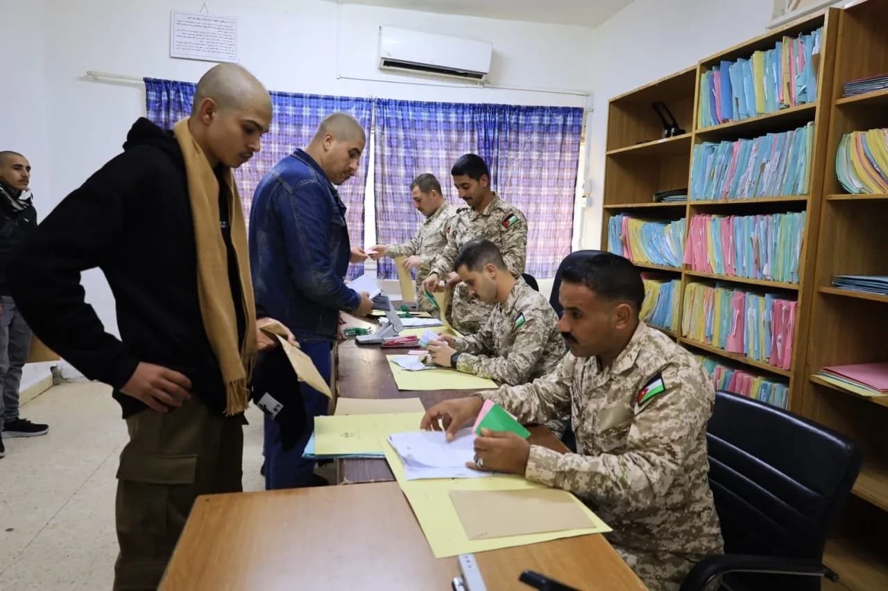 الجيش يبدأ تجنيد حملة التوجيهي في الكليات