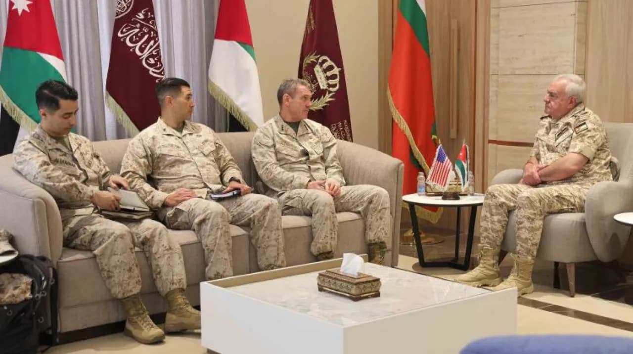 الحنيطي يلتقي بقائد قوات مشاة البحرية الأميركية