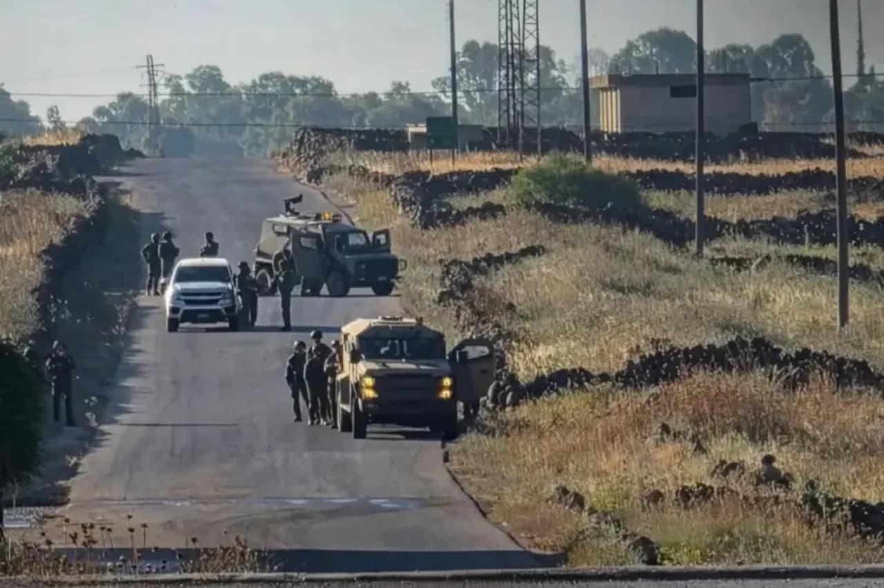 Israeli troops conduct search in Rif Al-Quneitra