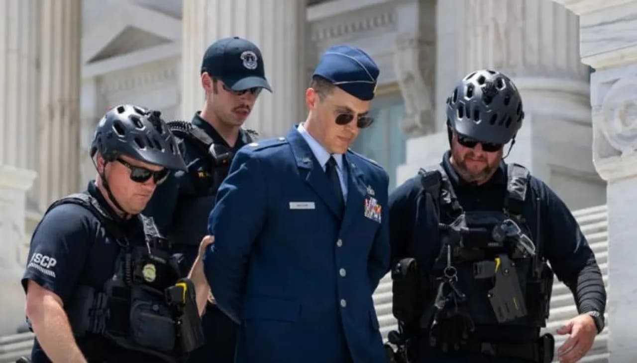 US officer detained over Trump calls
