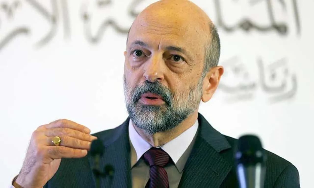 Al-Razzaz mandates Chinese on Wonders of Jordan