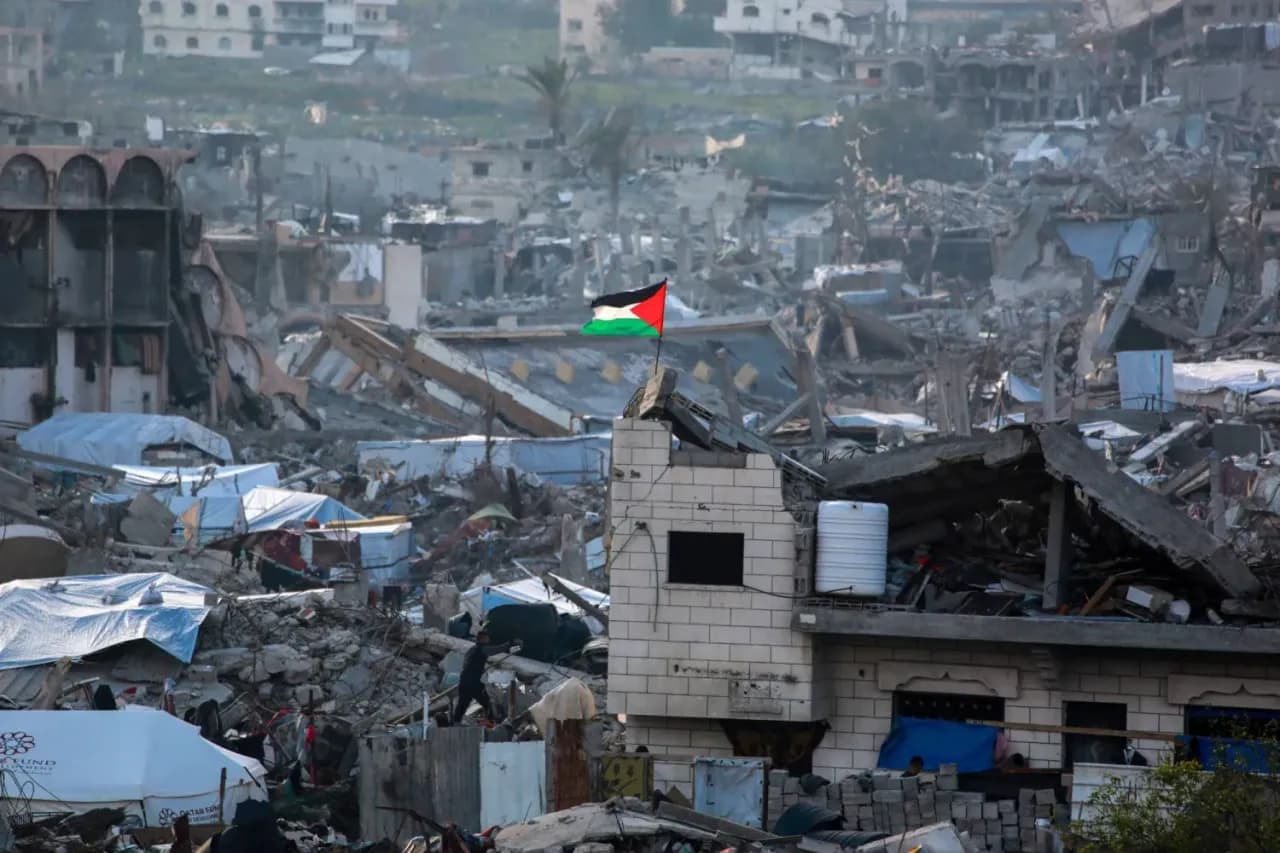 فرنسا تساعد 44 فلسطينيين من غزة