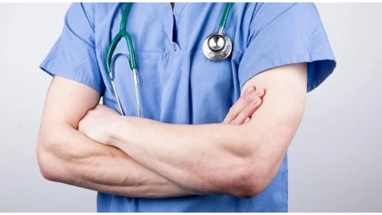 الأردن ممرض يطالب بإجازة بدون راتب