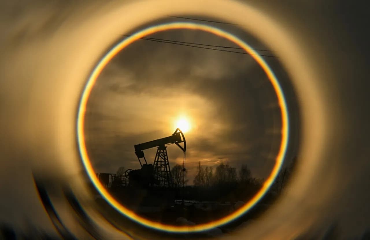 Oil climbs following Saudi attacks