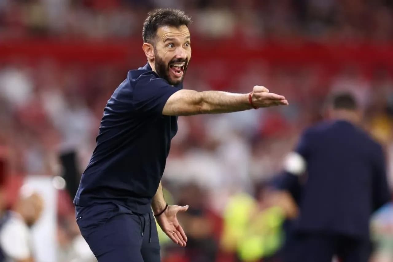 Valencia Fires Coach and CEO After 5 Rounds