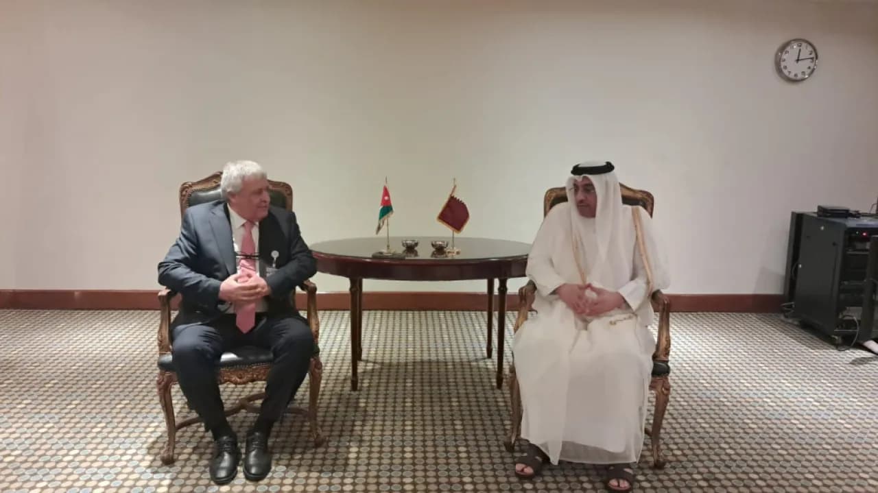 Qatari leaders discuss labor market development