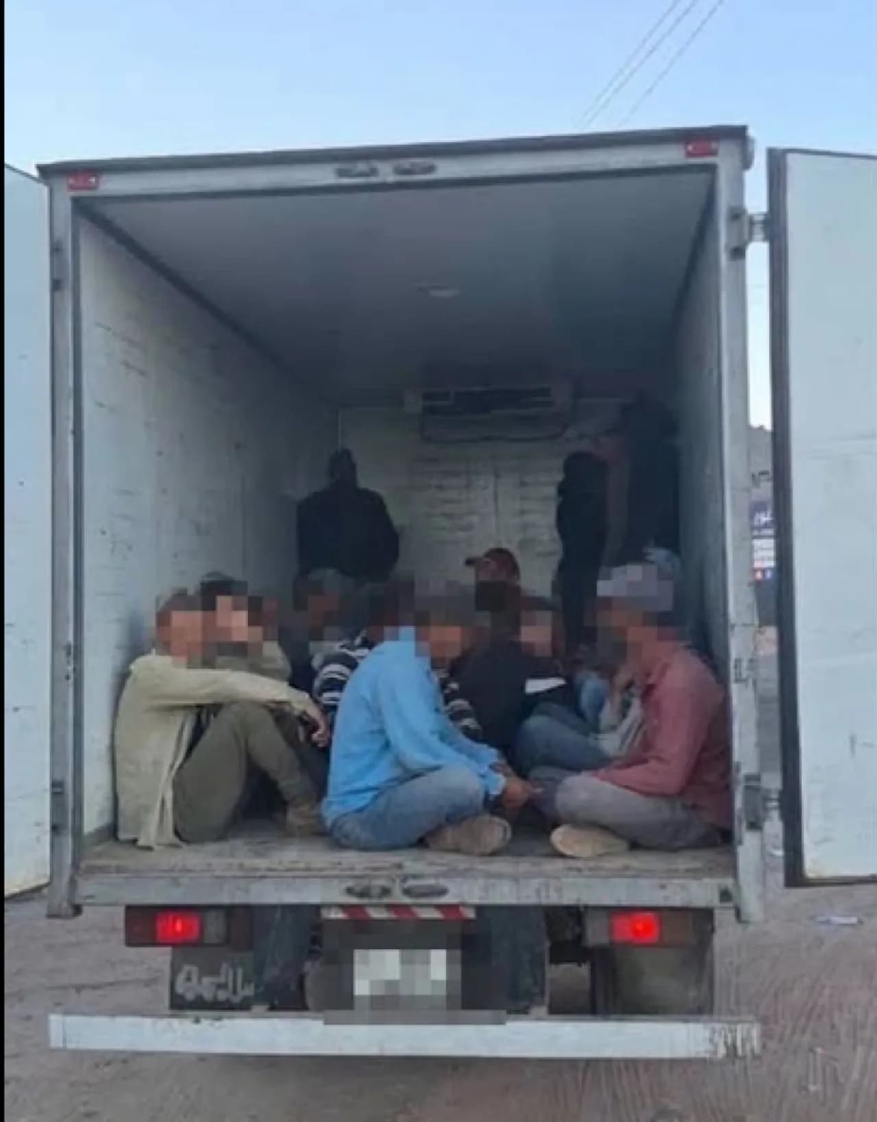 Freight Truck Detains 26 Foreign Workers